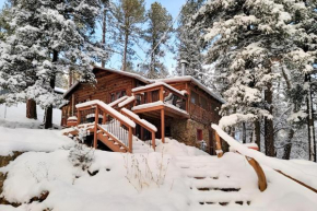 Cozy Cabin Near Grindstone Lake and Downtown!